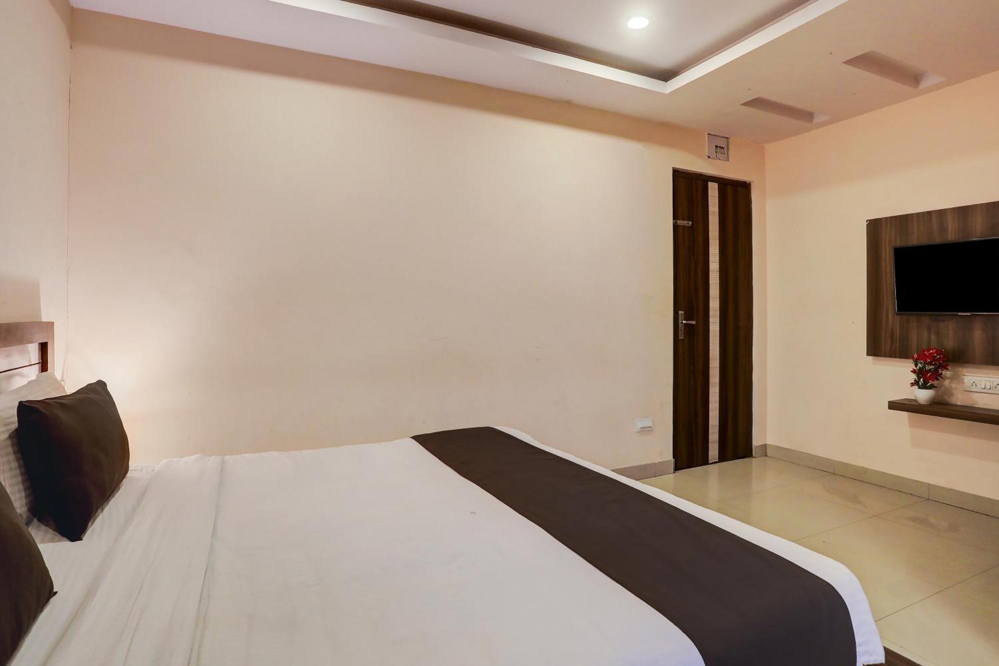 Super Hotel O Vaishnavi Inn Hyderabad Exterior photo